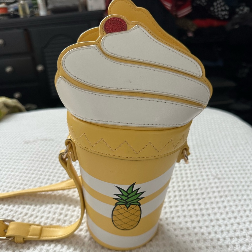 Cakeworthy Dole Whip Purse Limited Release Disney Capsule Collection 2017 - EUC